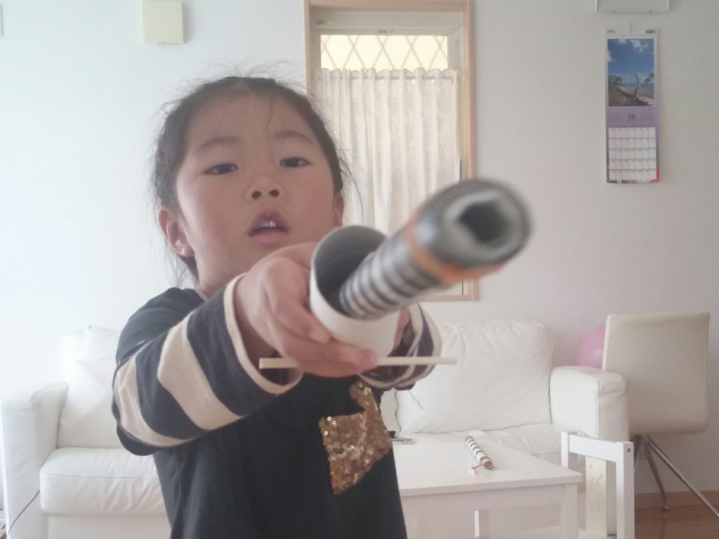 簡単工作で興奮！トイレットペーパー芯鉄砲 コドモとココロ：子育てを科学して楽しむ！育児・知育・学力アップの論理的